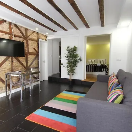 Апартаменты Pied-a-terre Tram 28