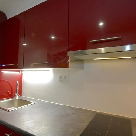 Pied-a-terre Tram 28 *