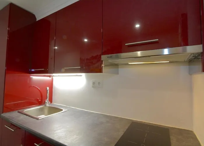 Pied-a-terre Tram 28 *